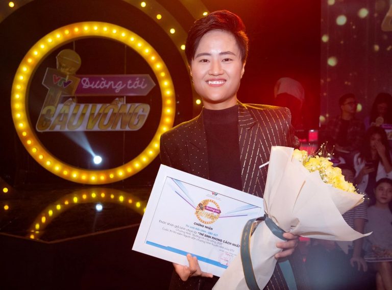 MC Hải Linh – Nhận giải phong cách cuộc thi “Đường tới Cầu vồng 2020”