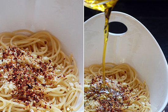 Dầu ô liu được thêm vào mỳ Ý