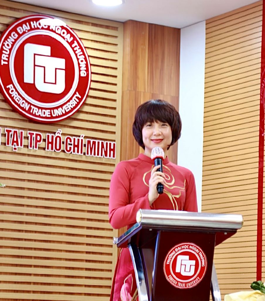 PGS, TS Phạm Thu Hương phát biểu tại buổi lễ