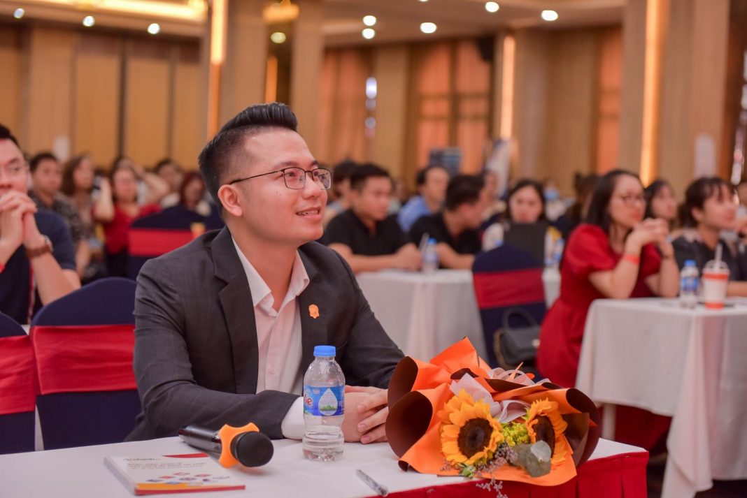 CEO Văn Chính - Nhà kinh doanh online tiêu biểu