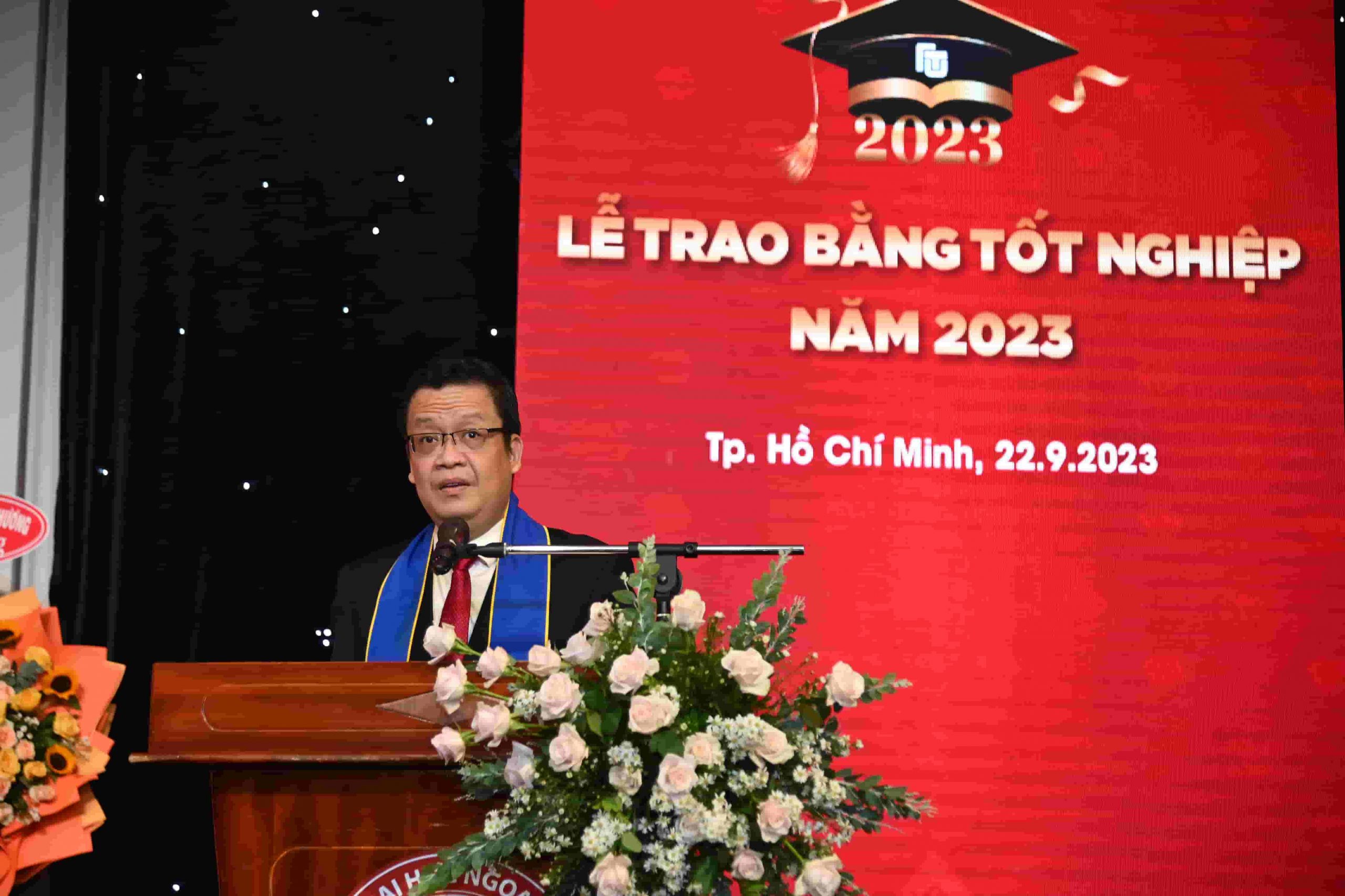 PGS, TS Nguyễn Xuân Minh - Giám đốc Cơ sở II báo cáo tổng kết quá trình học tập tại Cơ sở II.